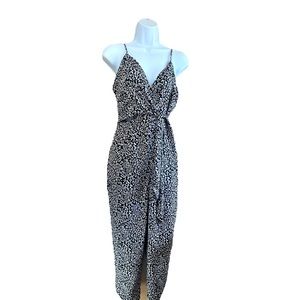 DYNAMITE FLORAL JUMPSUIT RAP ON FROT TOP WITH TIE SIZE XS